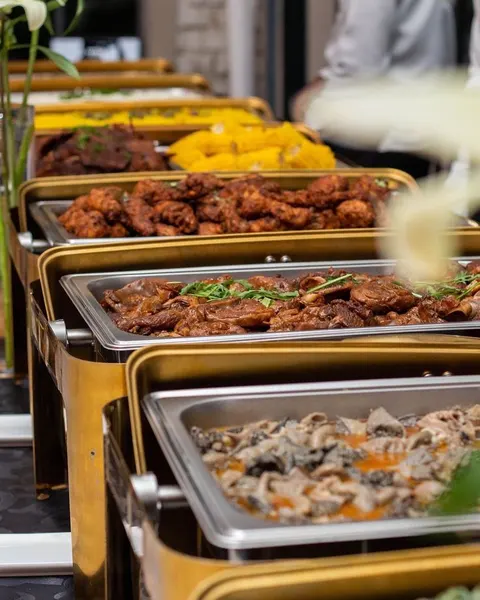 Gold chafing-dish buffet spread